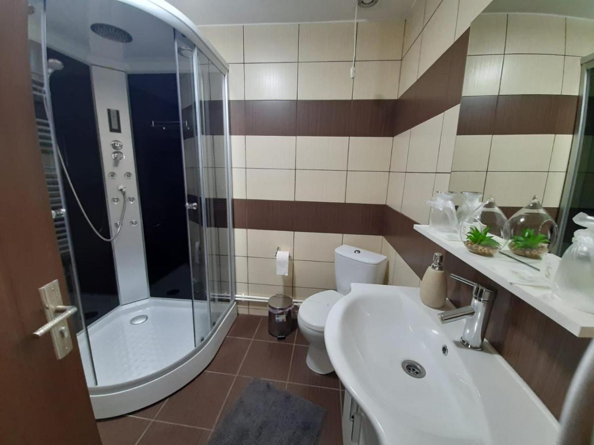 Serbeca Brosteni Exteriér fotografie